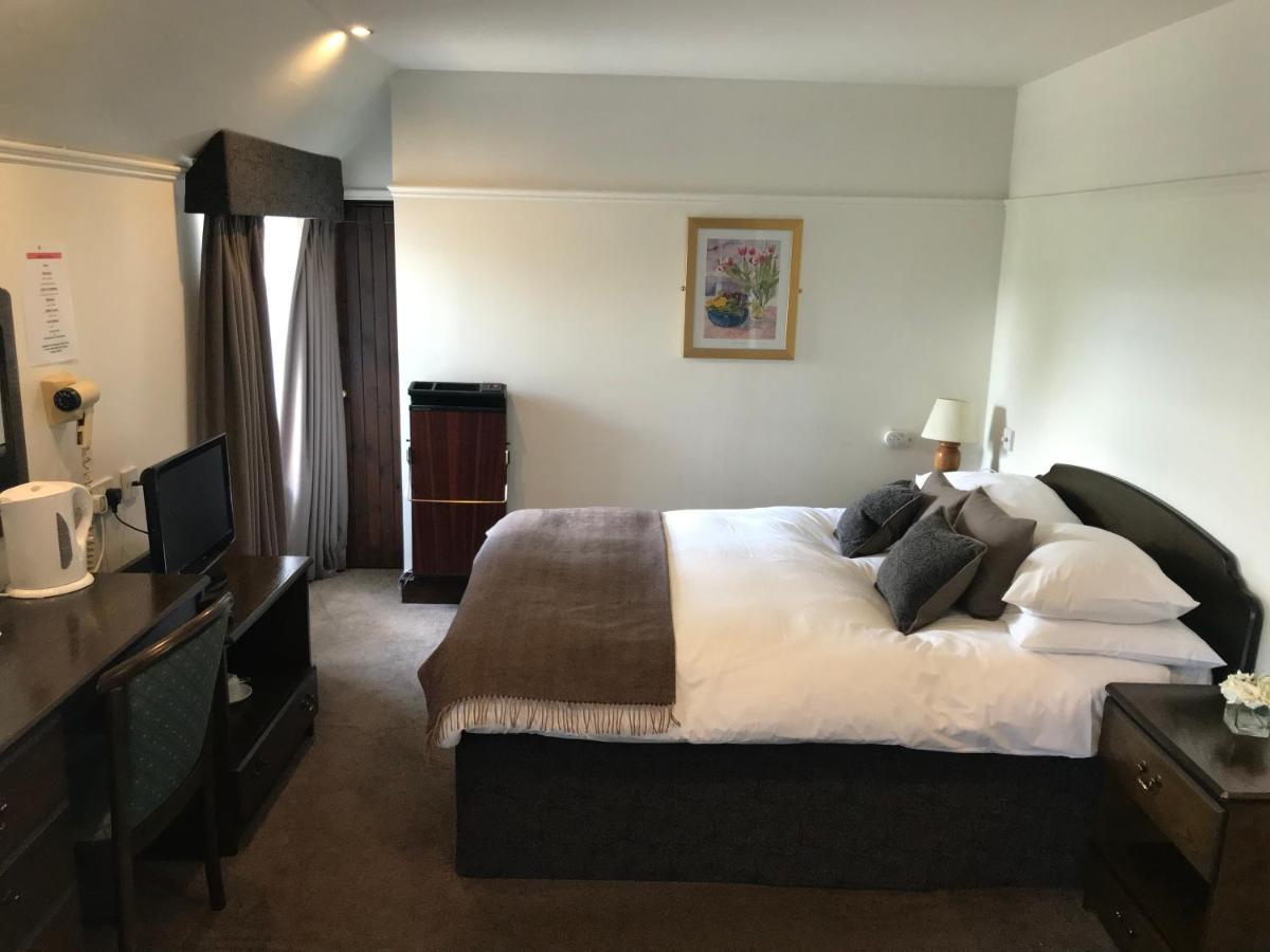 Lion And Unicorn Hotel Thornhill  Eksteriør bilde