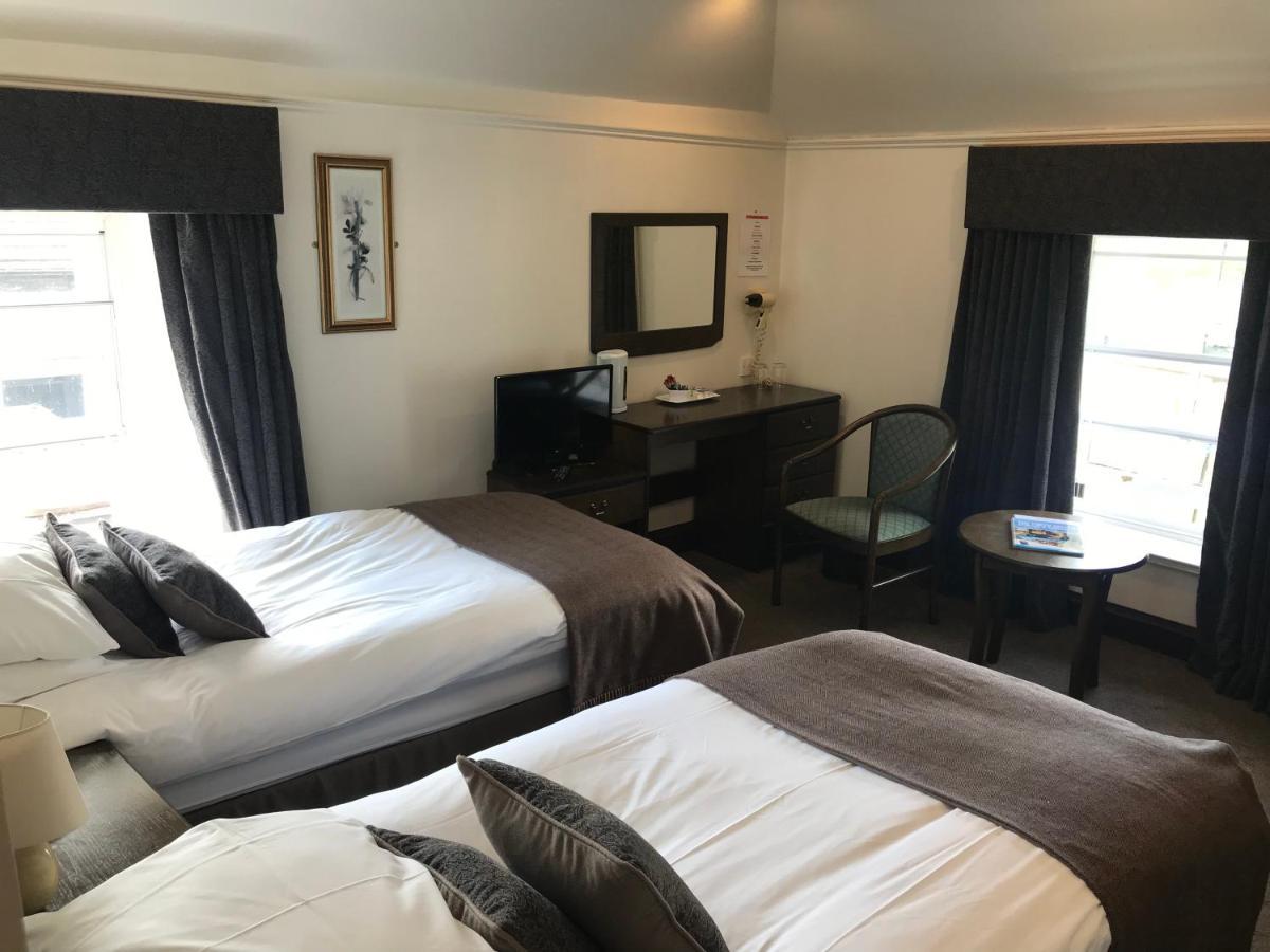 Lion And Unicorn Hotel Thornhill  Eksteriør bilde